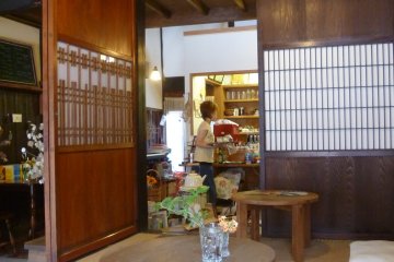 There is table and tatami seating.