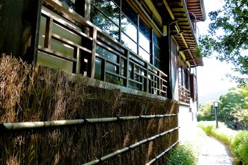 Thatched wall and lattice
