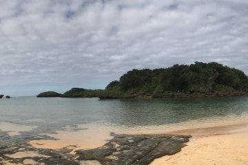 Atraksi di Pulau Yubu: Pantai Ikan Pari (Manta Ray Beach)