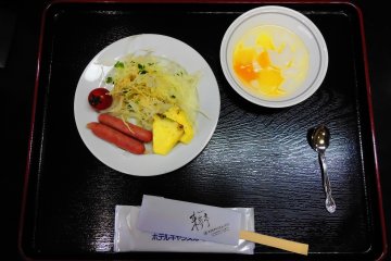 The breakfast has variety of food (however not being able to eat in the morning I only took a small amount)