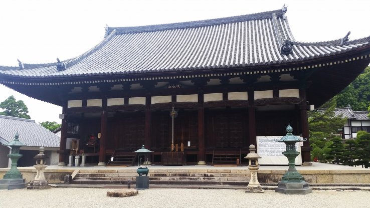 The main hall of Eifuku-ji