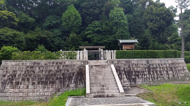 The grave of Empress Suiko