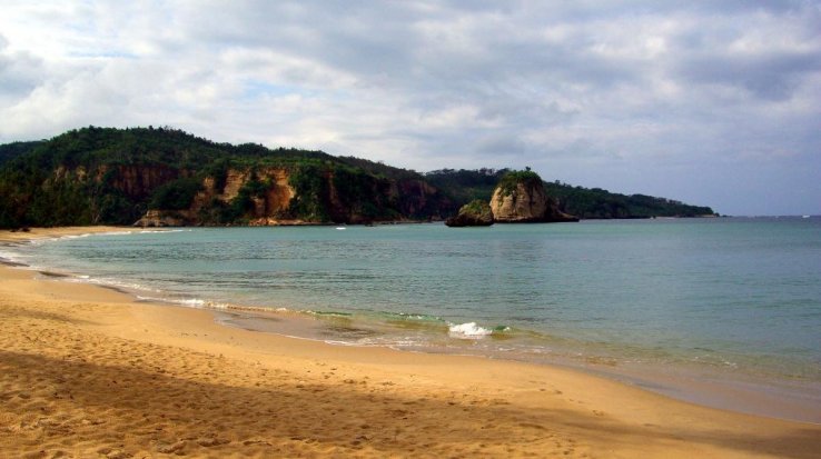 Pantai Tsukiga yang indah & bersih.