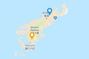 Tempat isi ulang di pulau kecil Amami Oshima: biru = tempat umum (hutan), kuning = lokasi pribadi (penginapan)