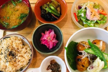 The meal sets are hearty and come with various side dishes