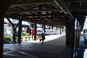 The echoing platforms