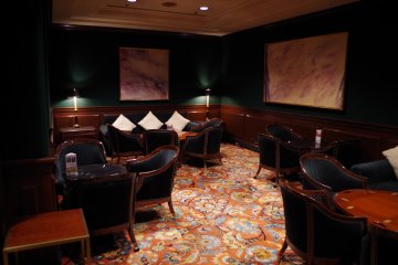 Side drinking area also possesses the same elegance