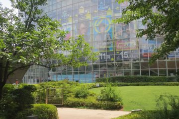 The TV Asahi building right next to the garden