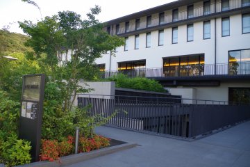 Stay as part of the nature, the hotel has several entrances.