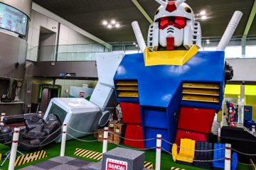 Central giant Gundam
