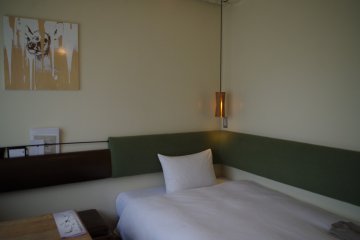 Single room of Hotel Anteroom in Kujo one stop south of Kyoto