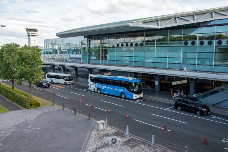 Di Luar Bandara Hiroshima