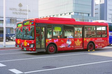 Semua naik bus keliling wisata Meipuru-pu