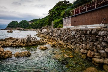 Toraya’s seaside, old-fashioned saltworks