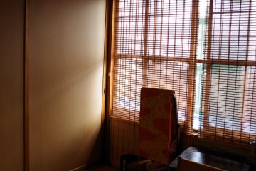 <p>Kimono decoration in the sleeping room of&nbsp;Kaikoan Machiya in Higashiyama, Kyoto City.</p>