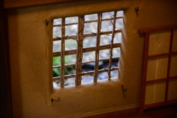 The part of the wall is transparent to show others that it is supported by bamboo sticks. This again goes with Matsunaga's concept of being humble.