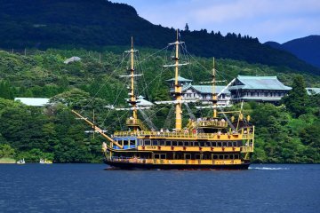 The sightseeing boat