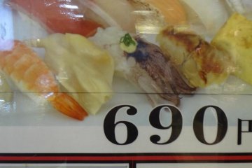 If you have no idea what to choose, “Omakase (oh-mah-kah-say) sushi” is easy. It is a sushi set that includes 10 pieces of seasonal sushi for only 690 yen