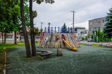 The park has a variety of playground equipment, this elaborate peice seems to be the most popular amongst the children