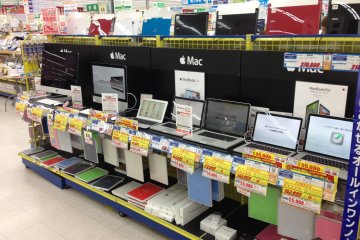 <p>Question: Does Yamada carry a full line of Apple computers, tables, media players and phones? Answer: Yes!</p>