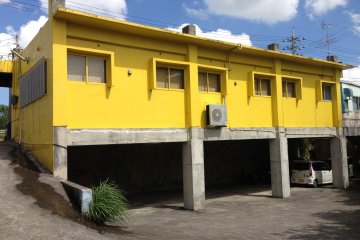 <p>Try the back parking lot if the main lot fronting Route 58 is full</p>