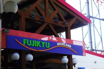 Show your tickets at the tiny entrance or buy them there