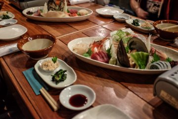 <p>Dans le plus pur style japonais, les tables sont pr&eacute;par&eacute;es et impeccables avant votre arriv&eacute;e</p>
