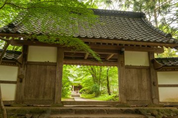 Minamoto no Yoritomo built Eifukuji Temple imitating Daichojuin in Kamakura to mourn Northern branch of the Fujiwara family and Minamoto no Yoshitsune