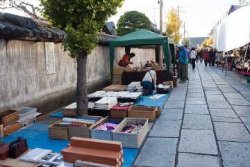 Kobo-san Market gives passerbys some great fall deals