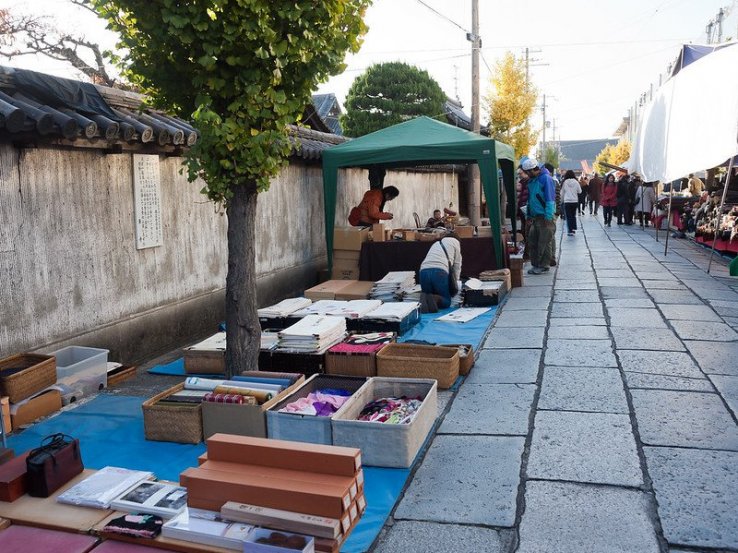 Kobo-san Market gives passerbys some great fall deals