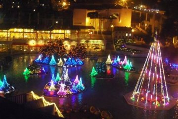 <p>Fuji-Q by night has a way more romantic aspect than during day. Less screams too!</p>