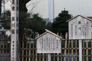 As seen in the Hiroshige print, pentagonal signposts.