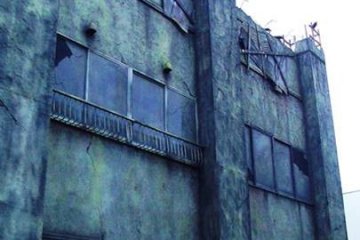 Only pictures of the outside are allowed. First it is forbidden, and secondly, it will kill the suspence.