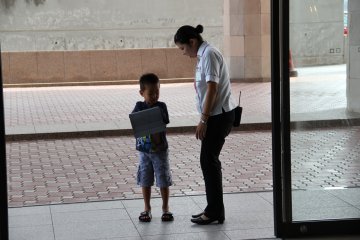 <p>The friendly staff will literally help a guest no matter how small and no matter how small the question</p>