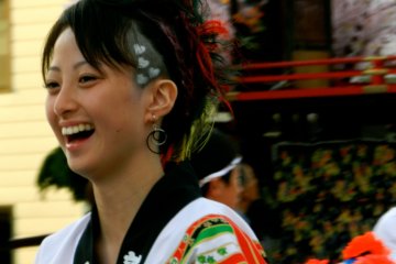 As well as the traditional hats, some dancers opted for hair colour to compliment their hoppi.
