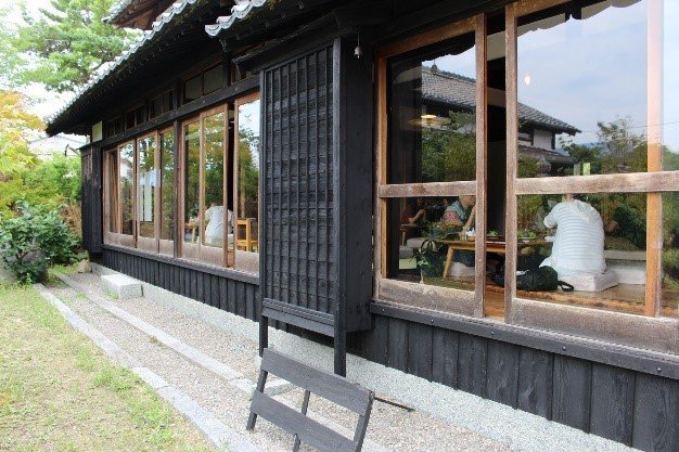 The restaurant Itaru is a renovated farm house. 