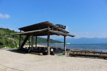It's a great tea time with Mataichi pudding and a scenic ocean view.
