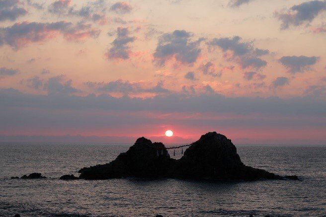 The sun setting between the rocks on the summer solstice in June.