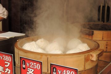Steaming pork buns
