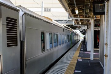 Transfer to the Ou Main line for trains to Aomori Station