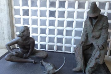 <p>L'une des sculptures &agrave; l'ext&eacute;rieur</p>