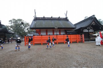 Peforming a Tomoyakko as part of a wedding procession