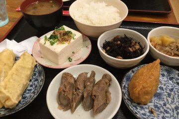 The ¥980 set meal. Pick 6 dishes out of 24 choices. (I was so hungry I ate one of the inarizushi before taking this photo!)