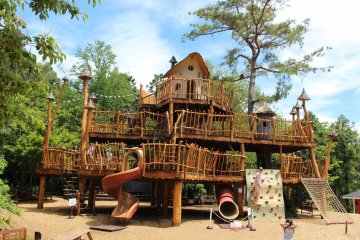 Hemulen's playground is one of the attractions in the park that doesn't have an extra charge. It is very popular with children. Apart from the tree house pictured, there is a large chalk board, a merry-go-round and swings. 
