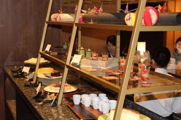The hotel has several eateries, including Patisserie "Lien 1928".