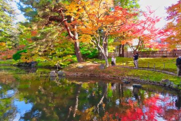 Oyakuen Garden at east side of pond.