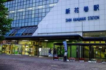 The main entrance to Shin-Hanamaki Station