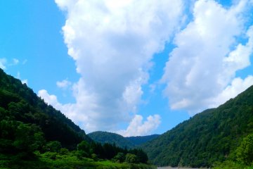 The scenery comprises such lovely colours.
