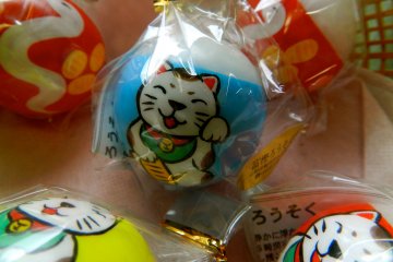 There was a wide range of pictures available, including these gorgeous maneki neko.