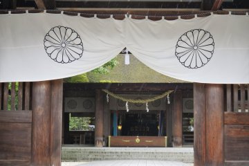 Motoise, or the origin of Ise, tells the story of the tumultuous founding of Japan